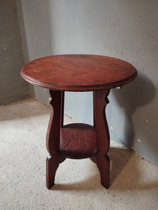 Mesita auxiliar madera maciza antigua