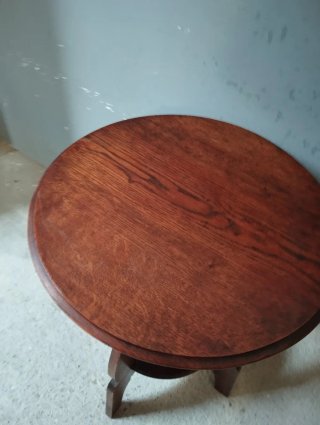 Mesita auxiliar madera maciza antigua