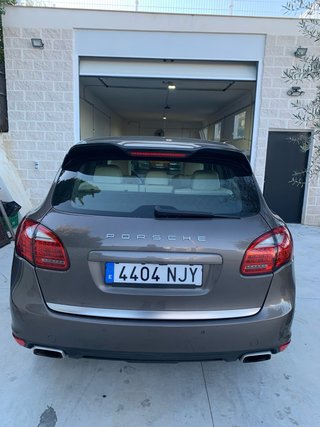 Porsche  Cayenne 2011