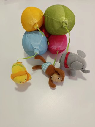 Peluche colgante Ikea bebés globos animales