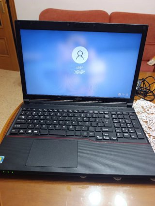 Portátil Fujitsu 15,6” Negro/Rojo