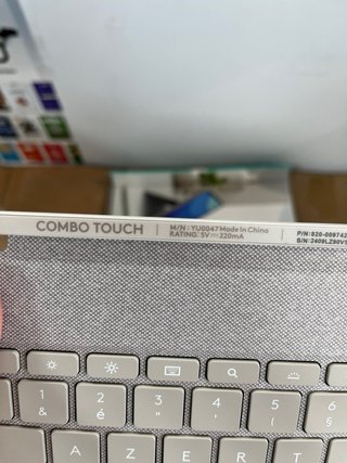 Logitech Combo Touch iPad Pro 12.9 5th Gen#90V5V8