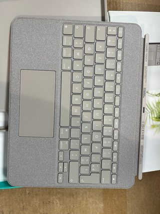 Logitech Combo Touch iPad Pro 12.9 5th Gen#90V5V8