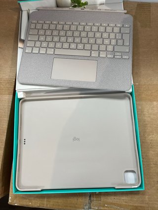 Logitech Combo Touch iPad Pro 12.9 5th Gen#90V5V8