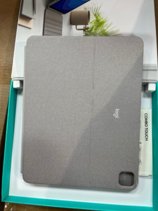 Logitech Combo Touch iPad Pro 12.9 5th Gen#90V5V8