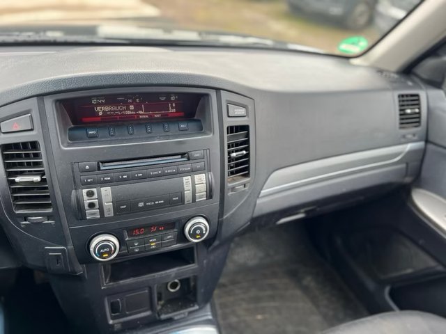 Mitsubishi Montero 2012