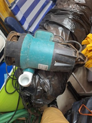 Bomba sumergible con flotador