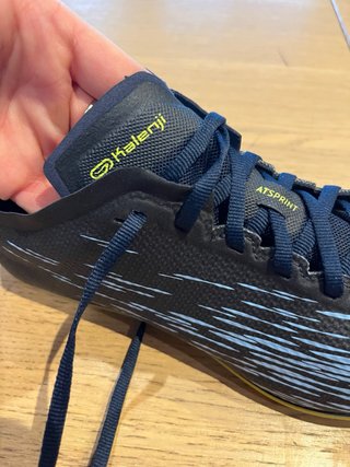 Zapatillas clavos atletismo negras y azules