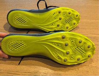 Zapatillas clavos atletismo negras y azules