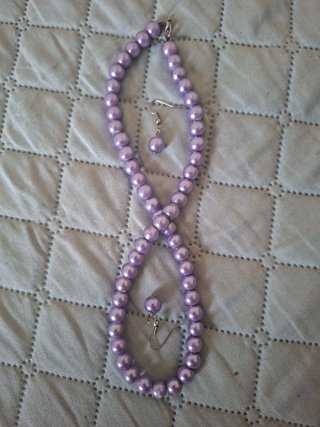 Set collana e orecchini perle viola