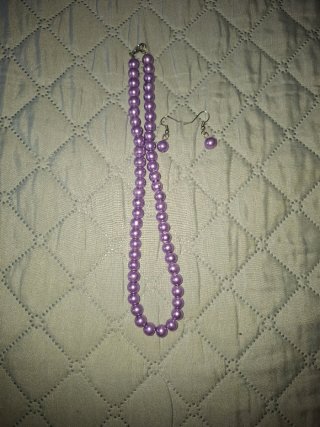 Set collana e orecchini perle viola