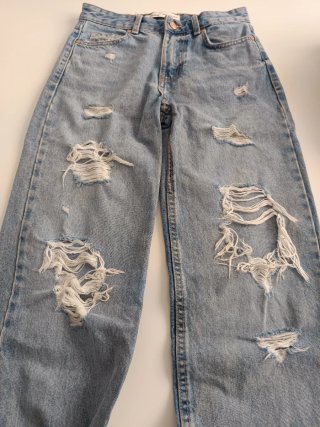 Pantalón vaquero Bershka desgastado