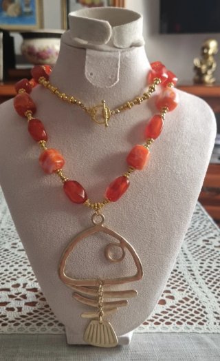 Collar largo pez dorado hecho a mano