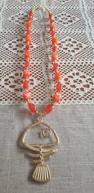 Collar largo pez dorado hecho a mano