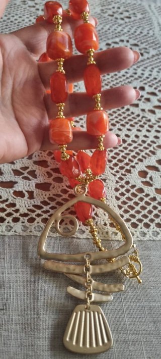 Collar largo pez dorado hecho a mano