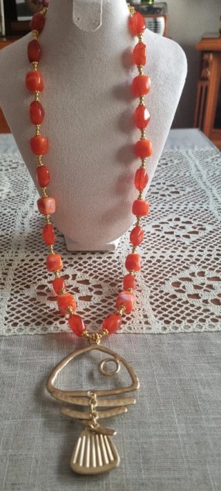 Collar largo pez dorado hecho a mano