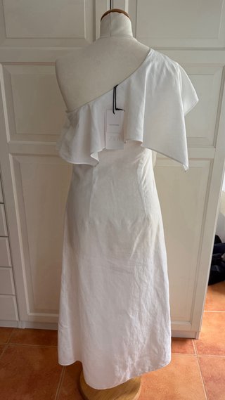 Vestido blanco largo asimétrico