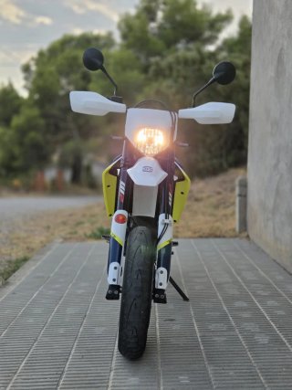 Husqvarna 701 Supermoto