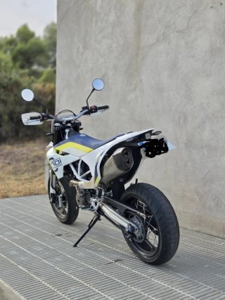 Husqvarna 701 Supermoto