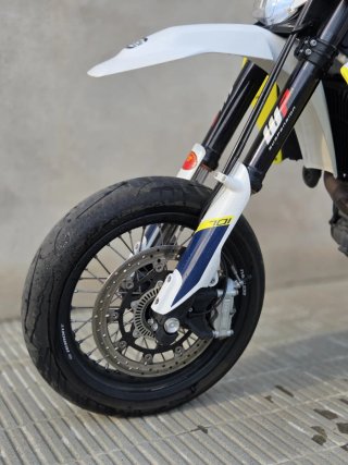 Husqvarna 701 Supermoto