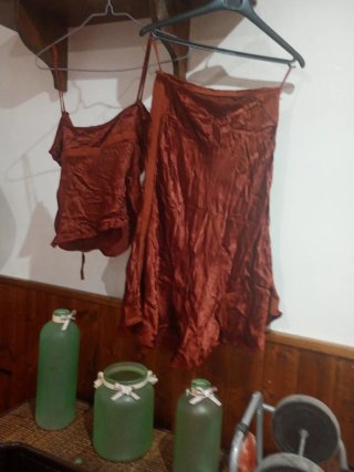 Conjunto mujer marrón/rojo