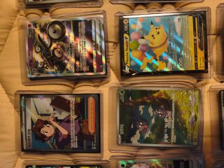 Cartas Pokémon en varios idiomas de mi colección