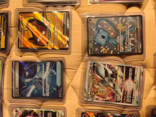 Cartas Pokémon en varios idiomas de mi colección