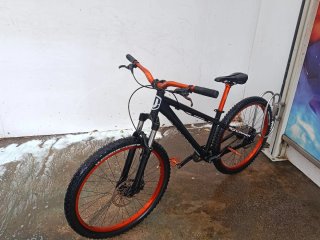 Bicicleta de montaña Mondraker Negra y Naranja