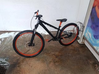 Bicicleta de montaña Mondraker Negra y Naranja