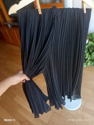 Falda pantalón plisada negra
