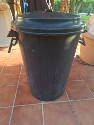 Cubo Basura Negro Plástico. TAMAÑO GRANDE.