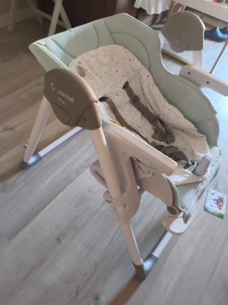 Trona infantil color menta. Marca: Jané