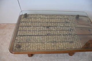 Antigua mesa de centro trilla con cristal