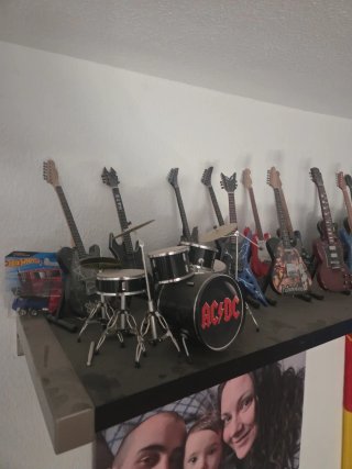 Chitarre e Batteria in Miniatura