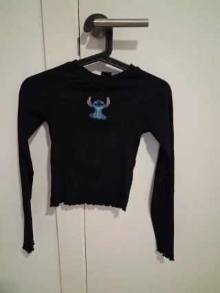 Camiseta negra con dibujo de Stitch