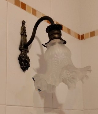 Lámpara de pared antigua