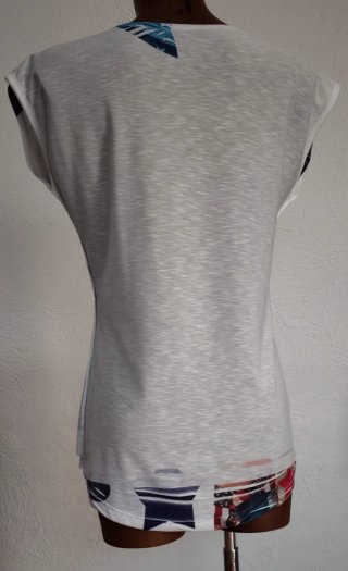 Camiseta estilo 2D