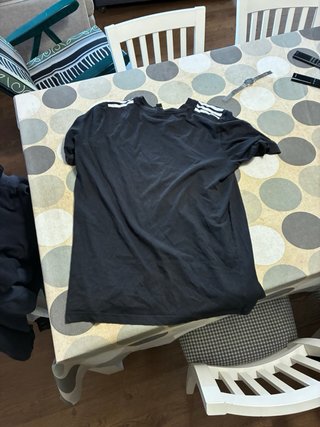 Camiseta Adidas Negra con Rayas