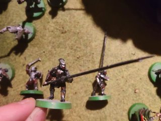 26 Uruk-hai MESBG Originales