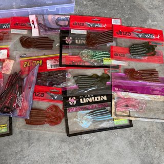 Pack Señuelos Vinilo Pesca + Caja
