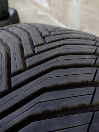 Neumáticos 235/55 R20