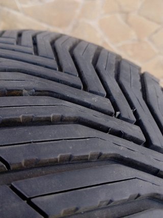Neumáticos 235/55 R20