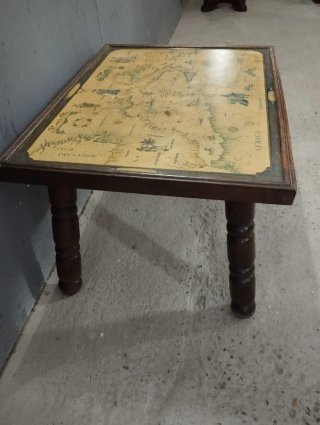Mesa de centro antigua mapa del mundo