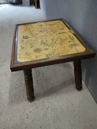 Mesa de centro antigua mapa del mundo