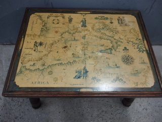 Mesa de centro antigua mapa del mundo