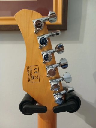 Guitarra Eléctrica Larry Carlon S7 New Generation