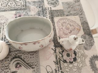 Joyero y jarrita de porcelana