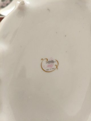 Joyero y jarrita de porcelana