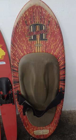 MEGALOTE  Esquí Náutico y Kneeboard