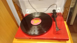 Tocadiscos Pro-Ject Rojo Vinilo Negro
